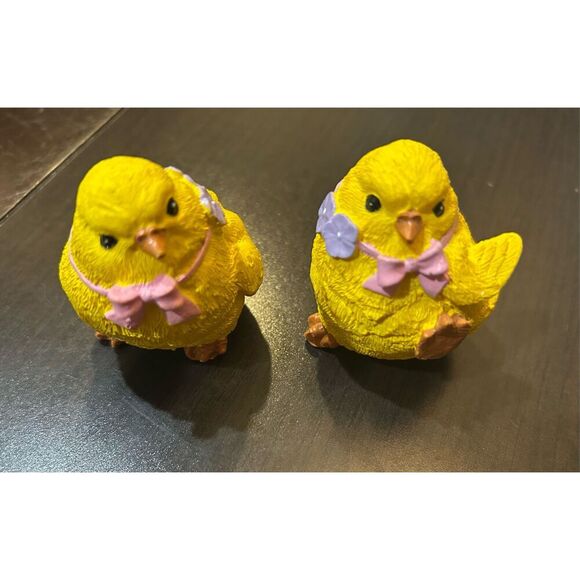 Set of 2 Baby Chicks w/Bows Easter Resin Figurines 2” - Picture 1 of 3